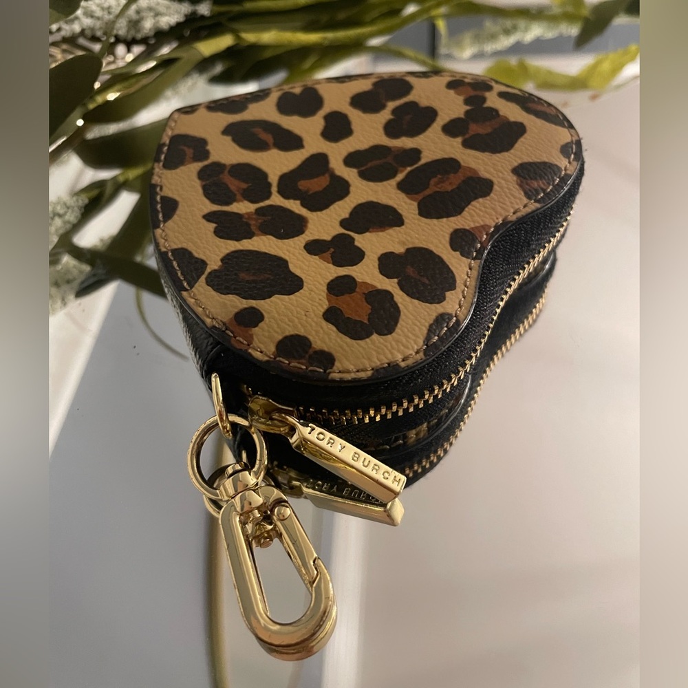 Tory Burch Limited Edition Heart Key Ring Pouch - Picture 4 of 8